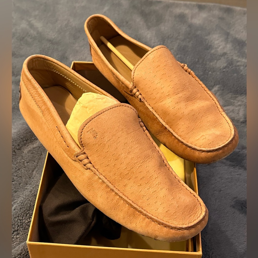 Tods leather driving loafers!